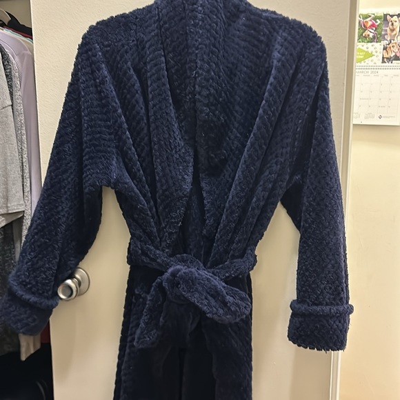 Fuzzy Robe - Picture 5 of 5